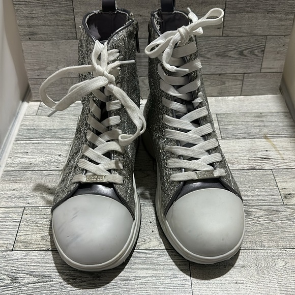 Vince camuto silver glitttery high top sneaker shoes size 4 - Picture 3 of 9